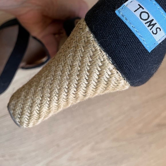 Toms wedge sandals, 4" heel , rattan with navy blue canvas fabric ankle strap - Picture 7 of 16